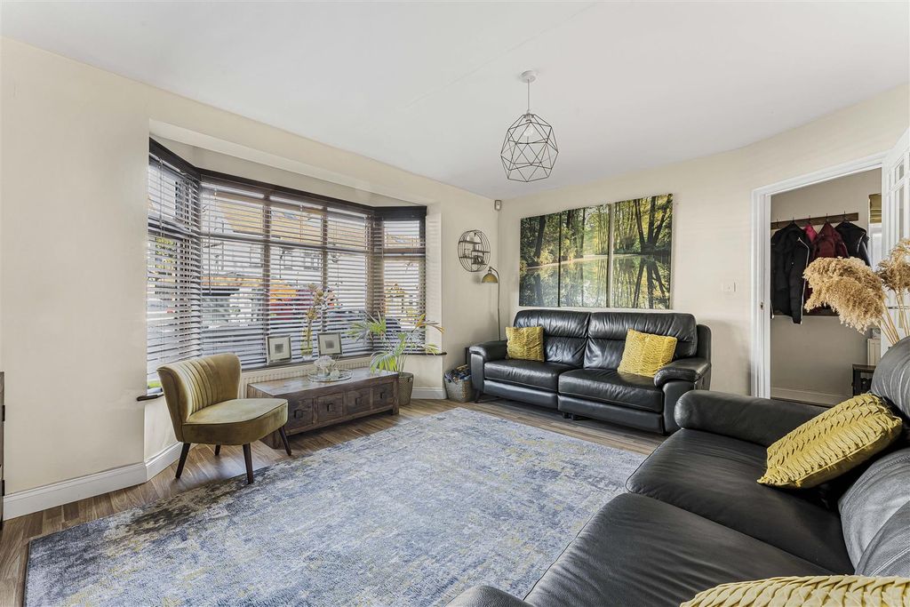 Property photo 3 of 32