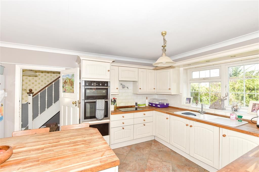 Property photo 2 of 17 Kitchen/Breakfast Room