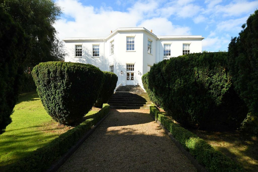 Property photo 2 of 18 Picture No. 30