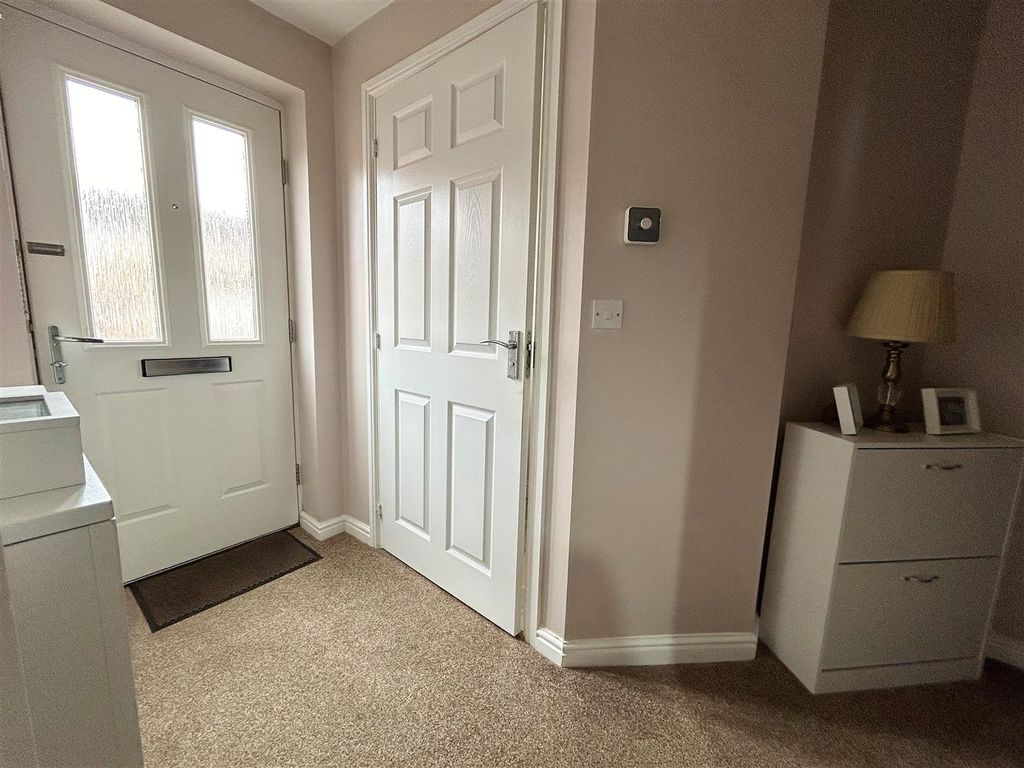 Property photo 2 of 13 Hallway