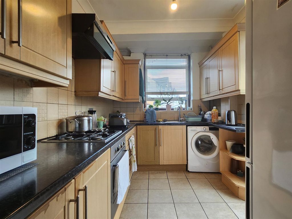 Property photo 3 of 12 K.Jpg