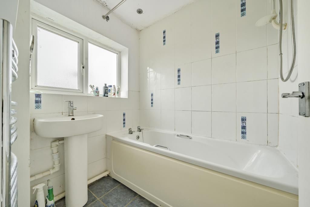Property photo 3 of 10 Bathroom