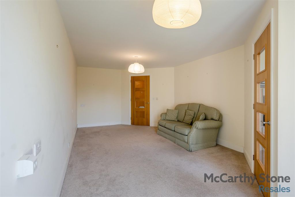 Property photo 3 of 17 8642767-Interior03.Jpg