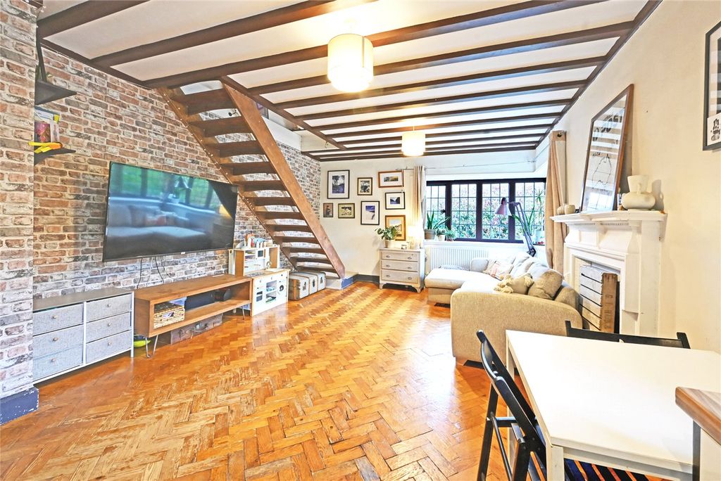 Property photo 2 of 16 Lounge / Diner