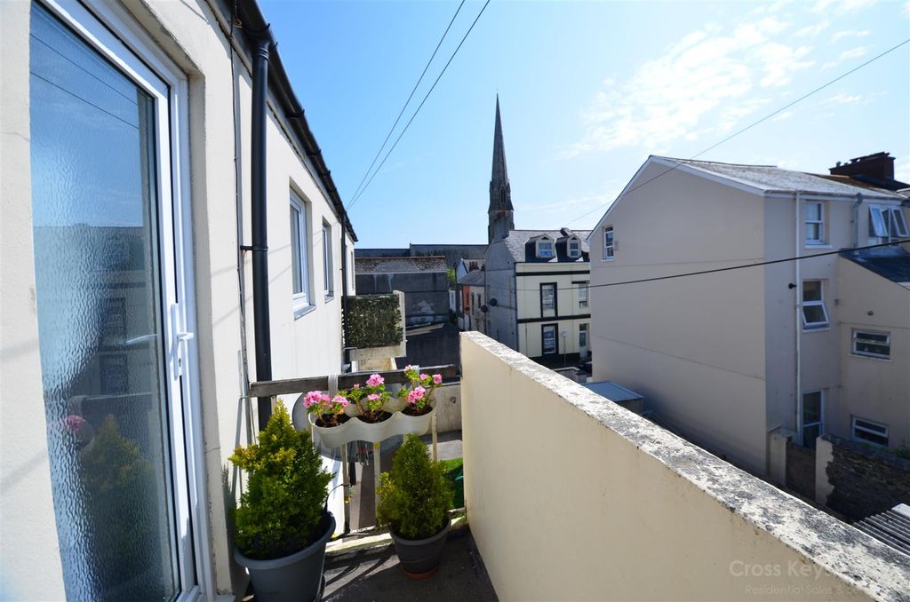 Property photo 2 of 20 Balcony