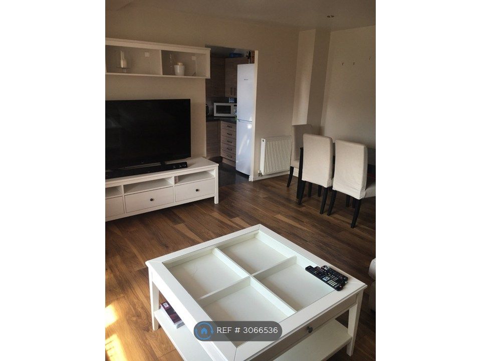 Property photo 1 of 18 Living Room/Dining Room