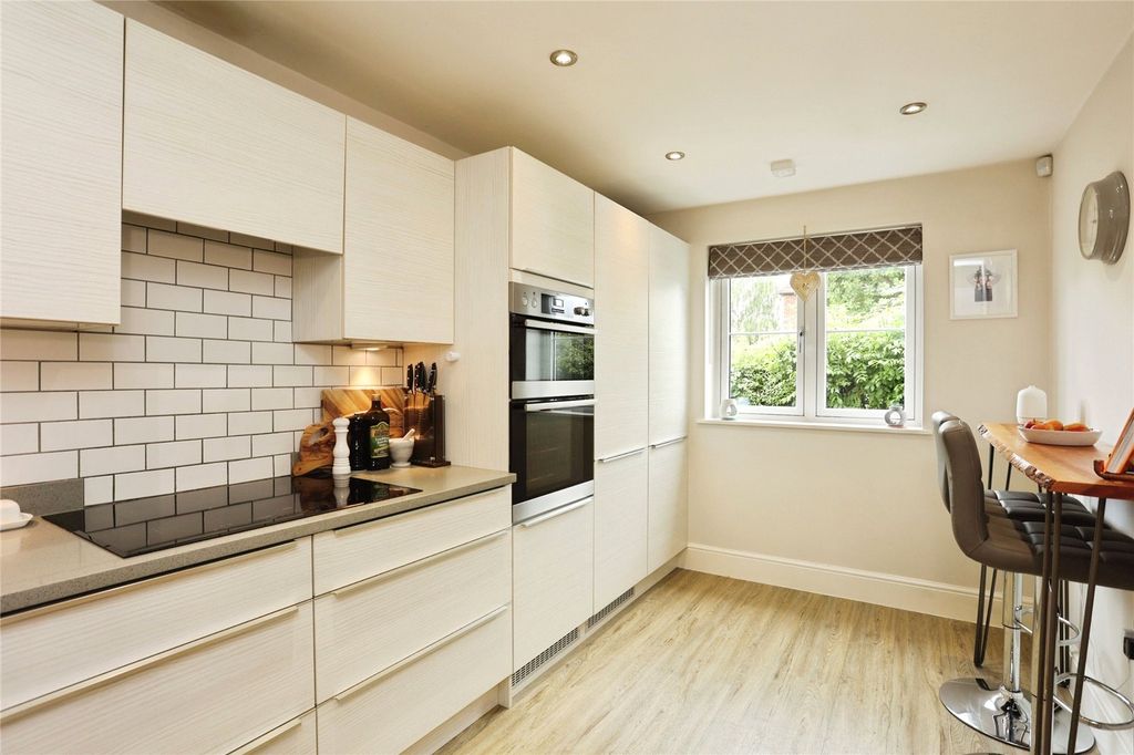 Property photo 3 of 33 Picture No. 80