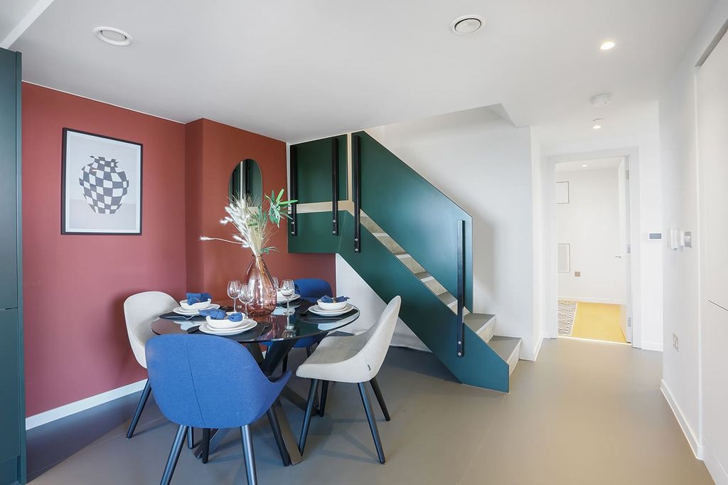 Property photo 2 of 32