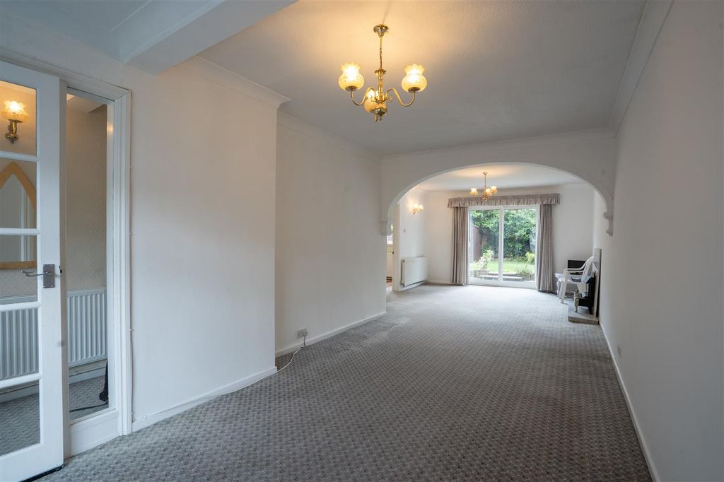 Property photo 2 of 17 Lounge