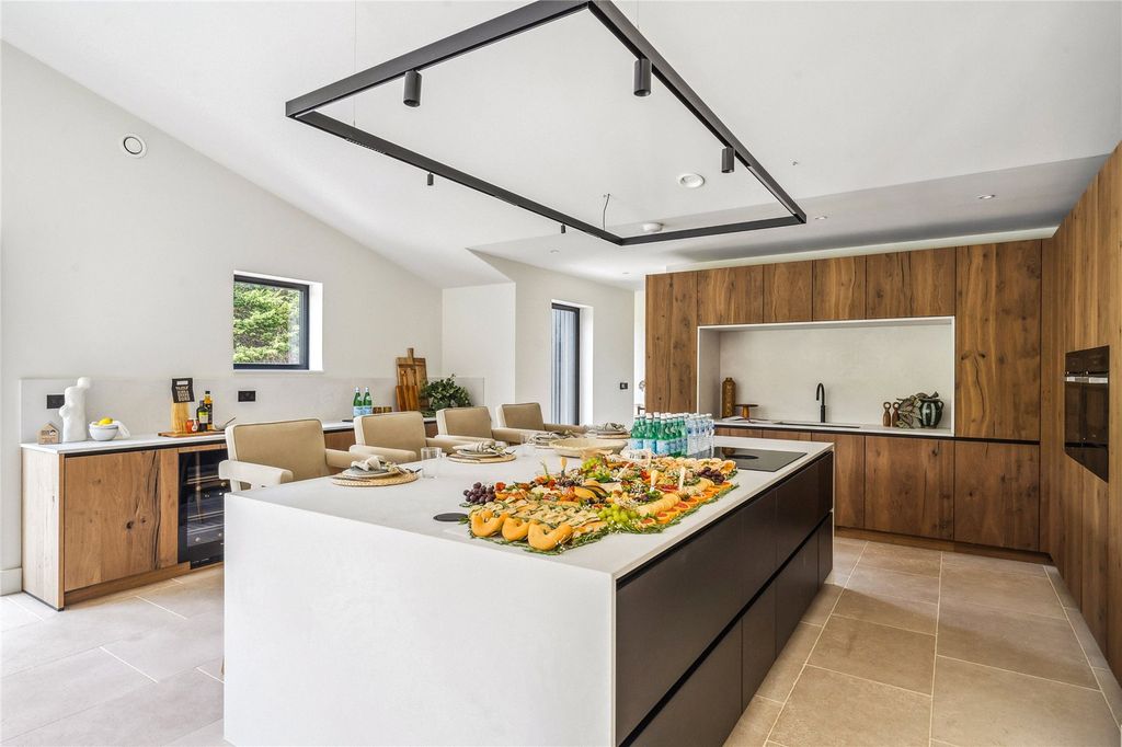 Property photo 2 of 37 Open Plan Living