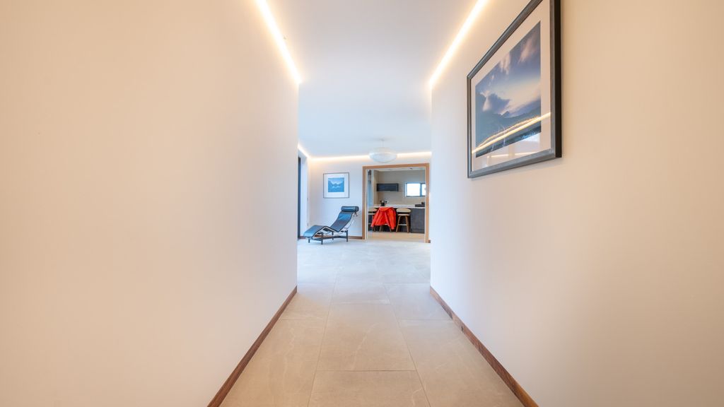 Property photo 3 of 43