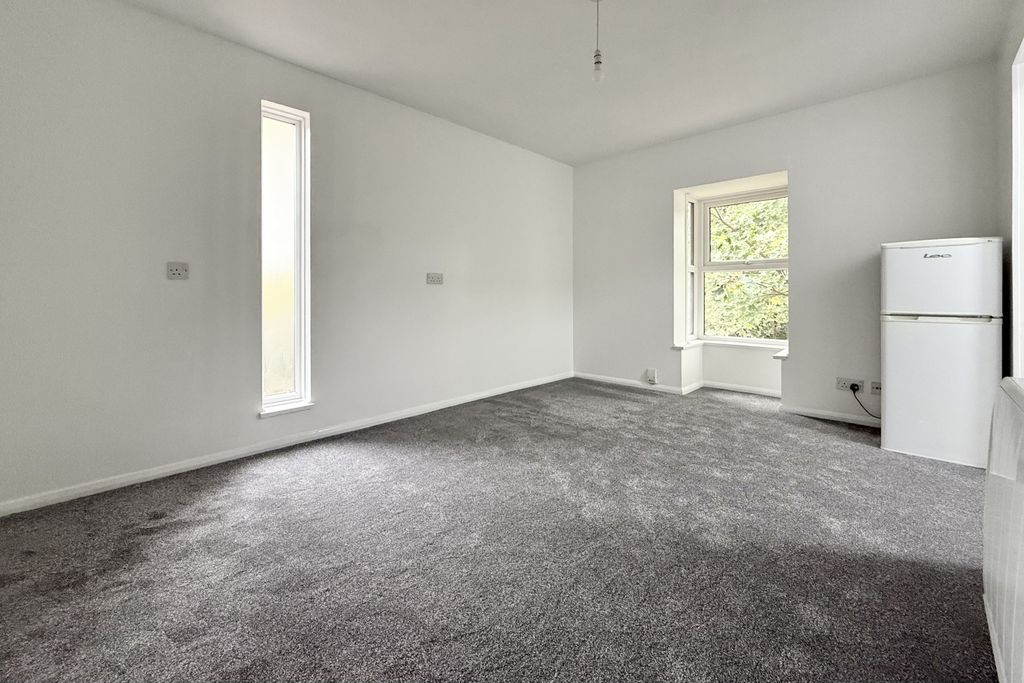 Property photo 3 of 10 3