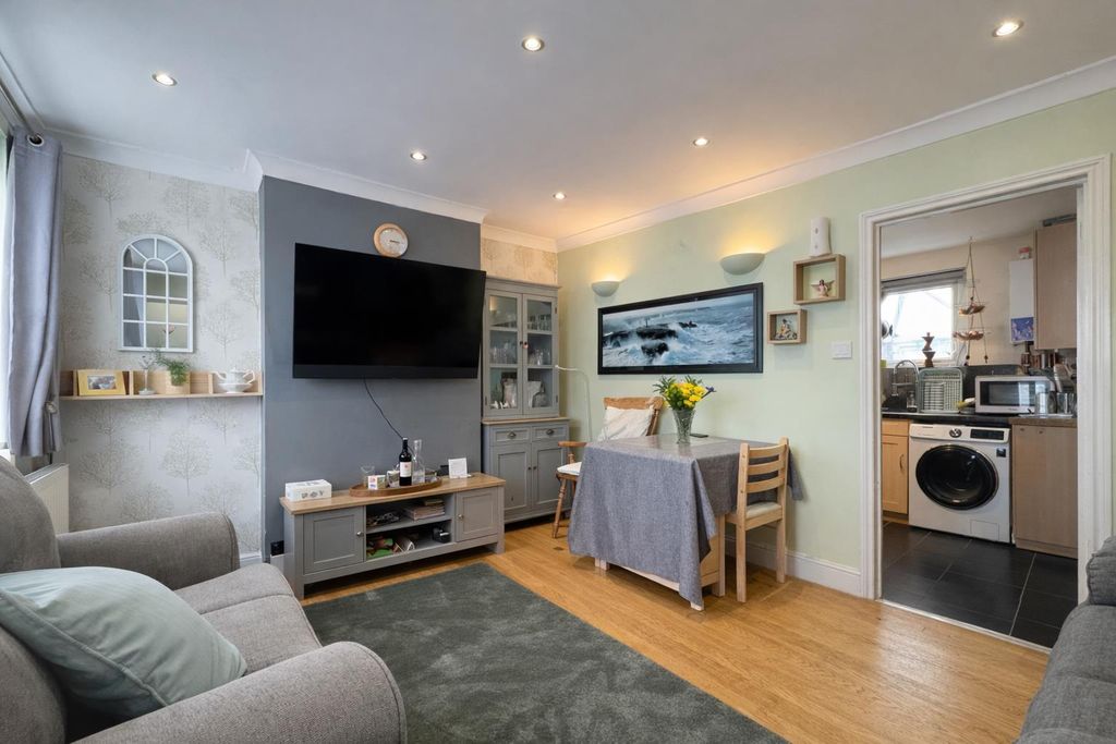 Property photo 2 of 22