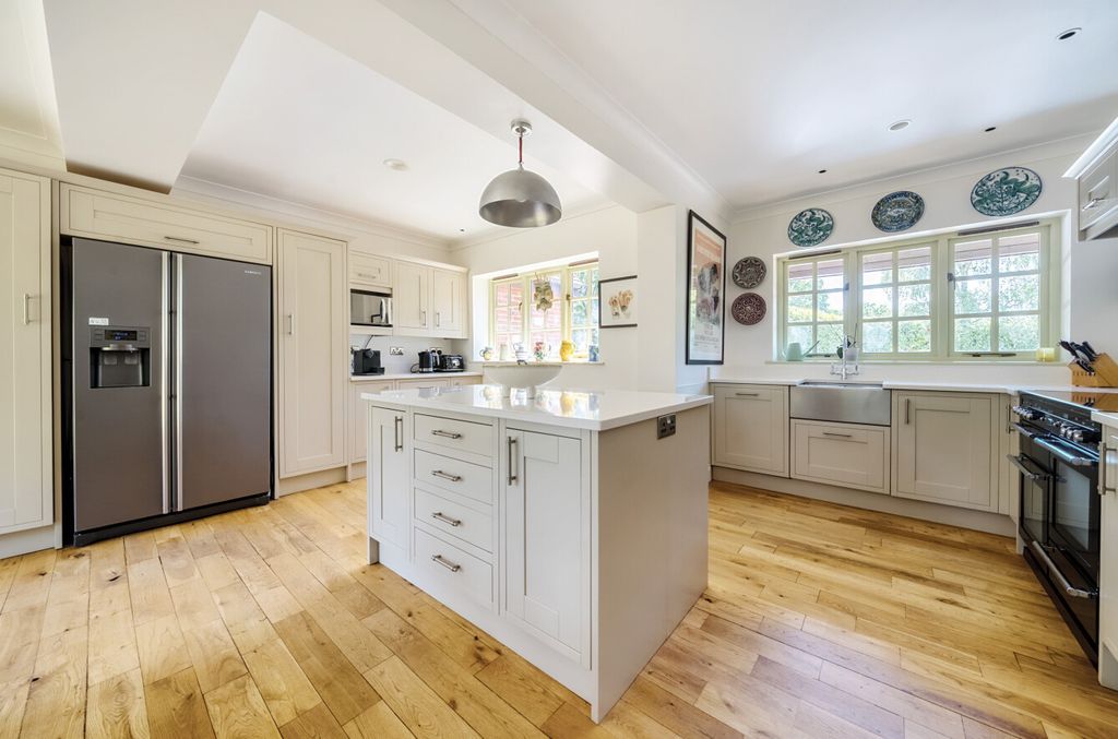 Property photo 3 of 21 1320900-1-686E8Bc...