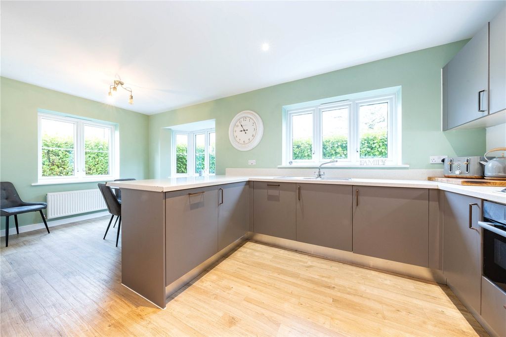 Property photo 3 of 20 Kitchen/Dining Room