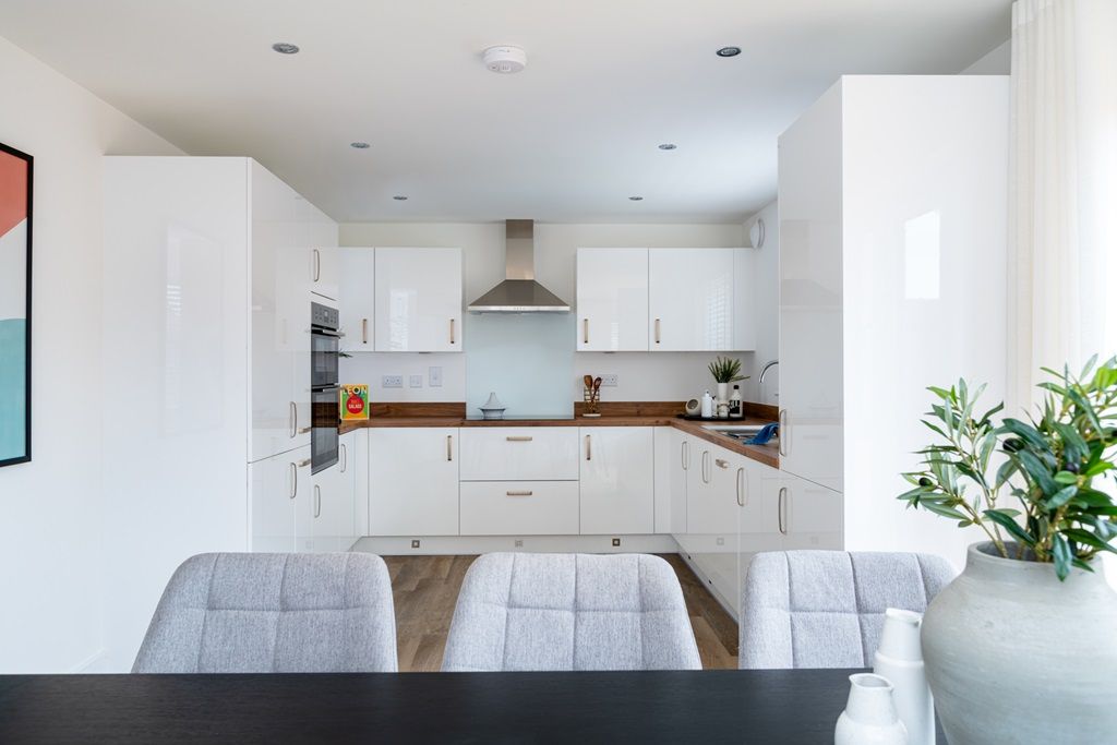 Property photo 3 of 19 Full Kitchen