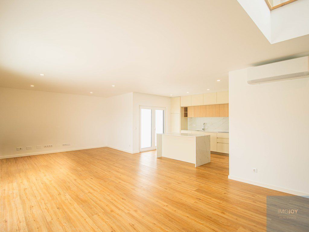 Property photo 2 of 38