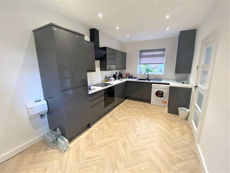 Property photo 1 of 12 Photo 6