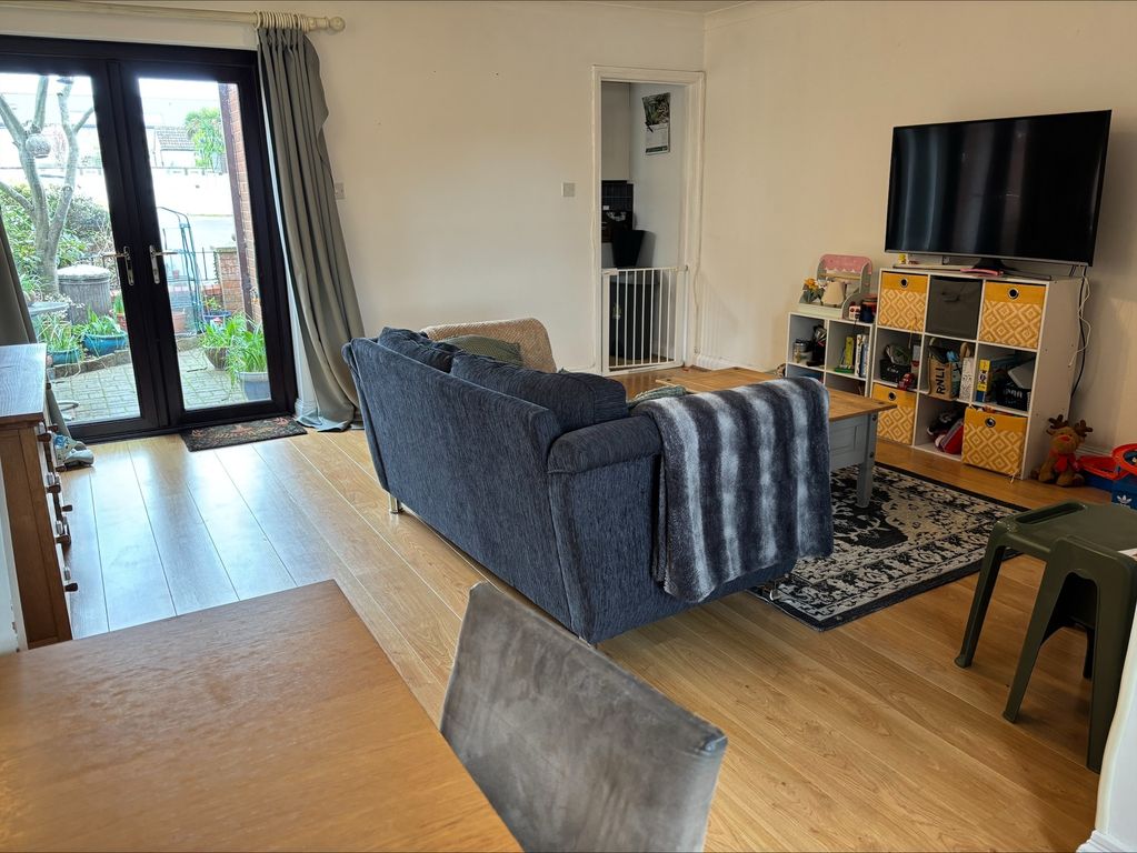 Property photo 2 of 8