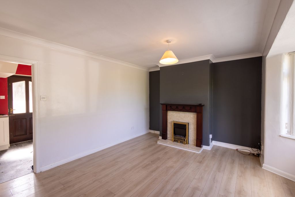 Property photo 3 of 27
