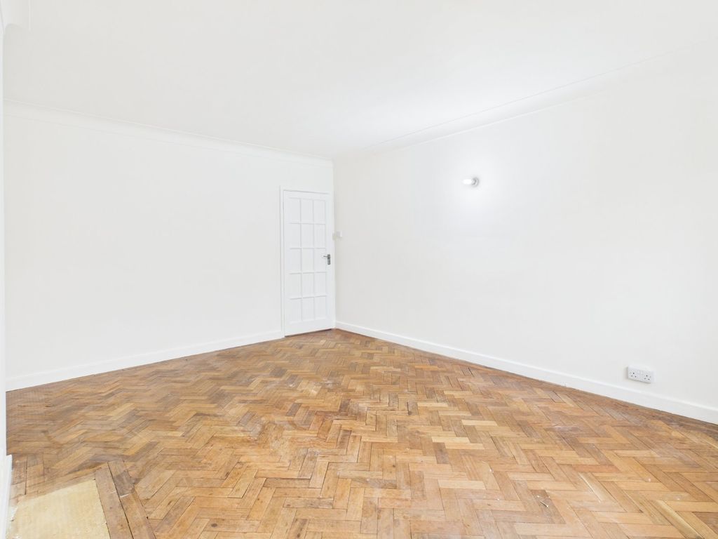 Property photo 2 of 14 Picture No. 15