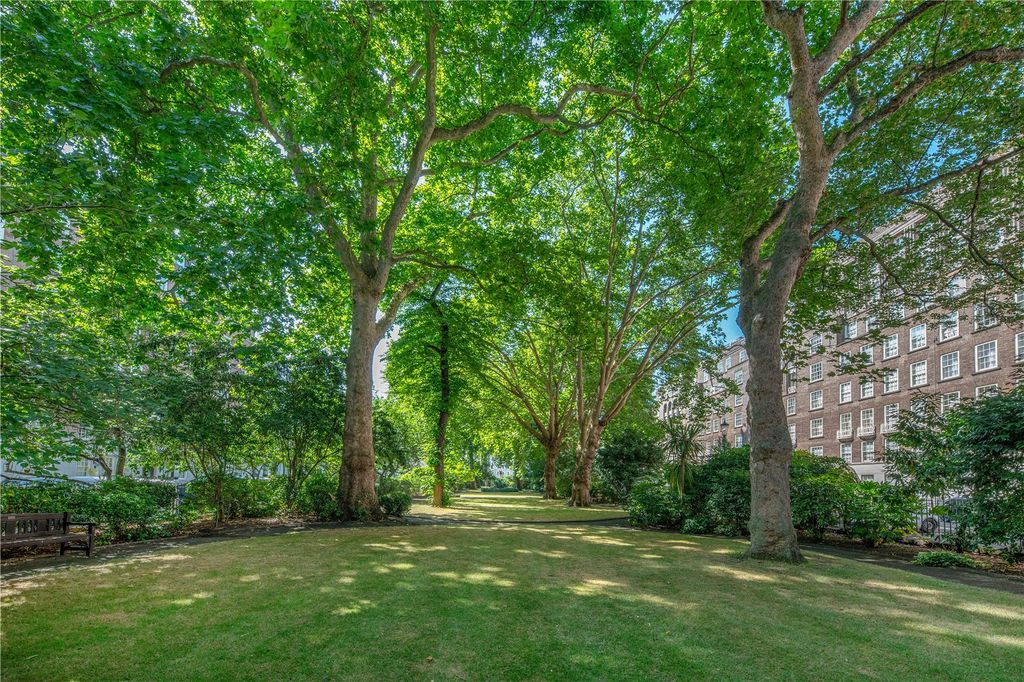 Property photo 3 of 10 Communal Garden