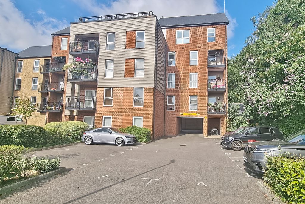 Property photo 1 of 11