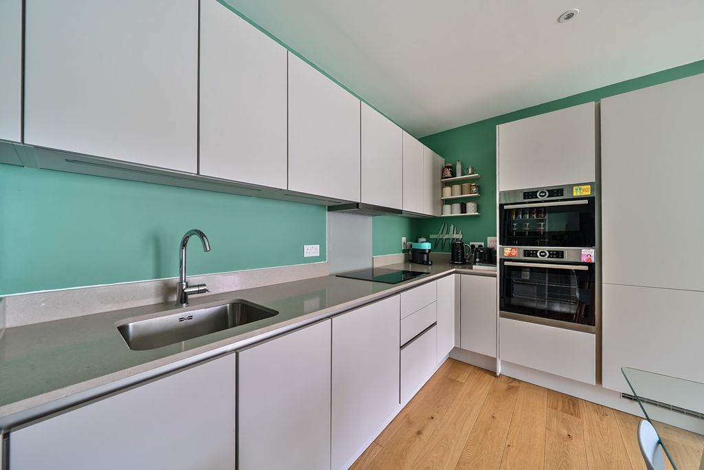 Property photo 2 of 18 Kitchen