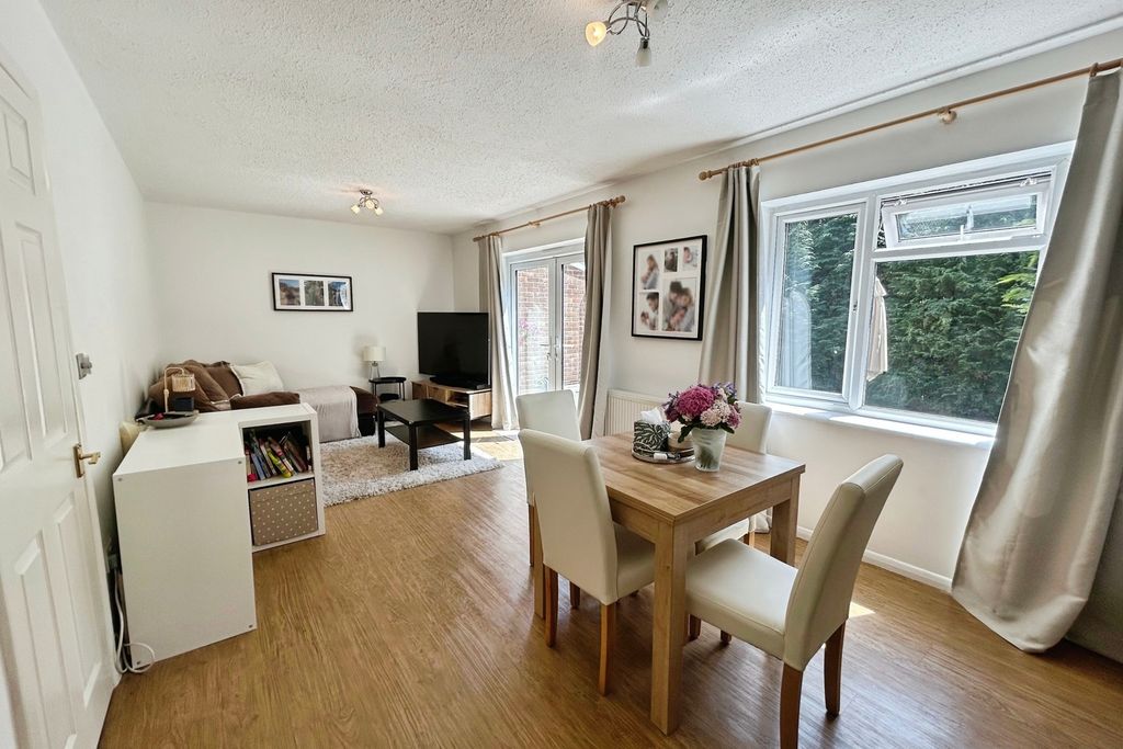 Property photo 2 of 10 Pbox-Img.Jpg