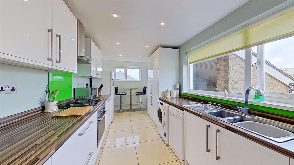 Property photo 3 of 14 Heathfield-Square-Wandsworth-Sw18-04172026_154324.