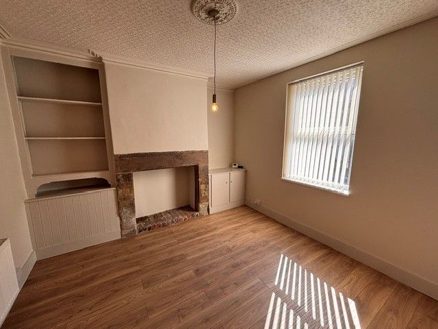 Property photo 3 of 10 Living Room