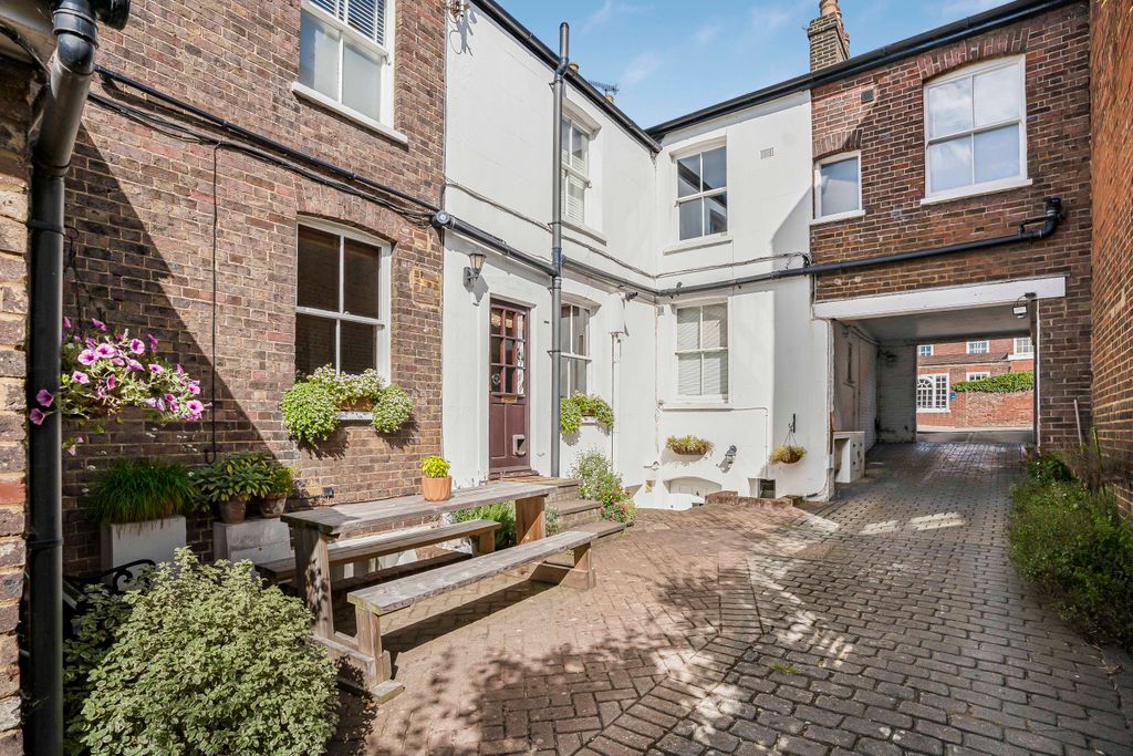 Property photo 1 of 18 Front View