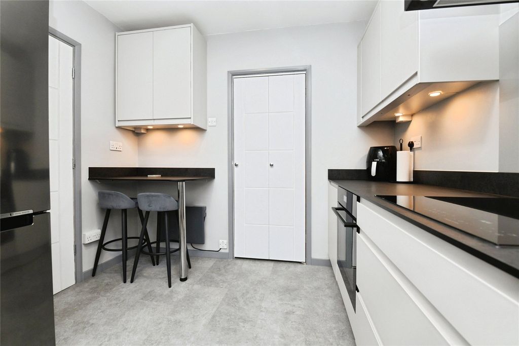 Property photo 3 of 17 Internal