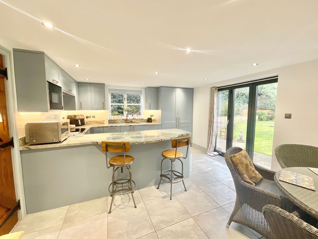 Property photo 3 of 27