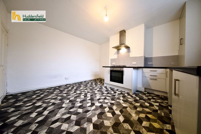Property photo 3 of 11 Kitchen