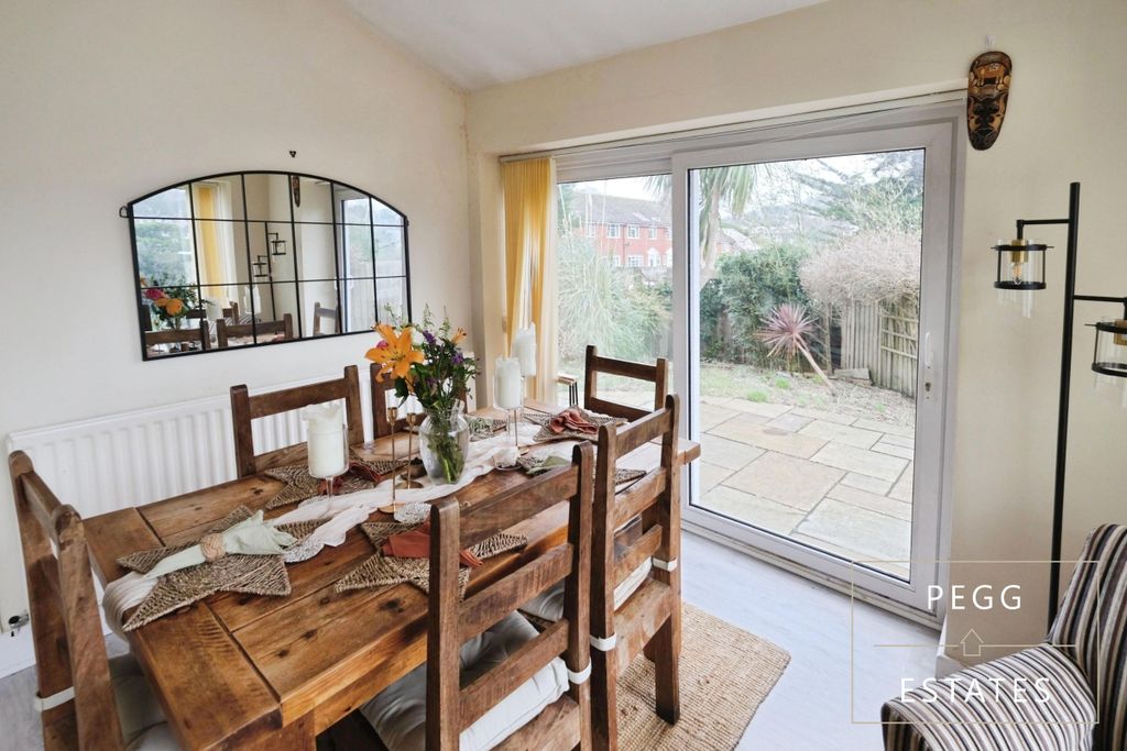 Property photo 2 of 27