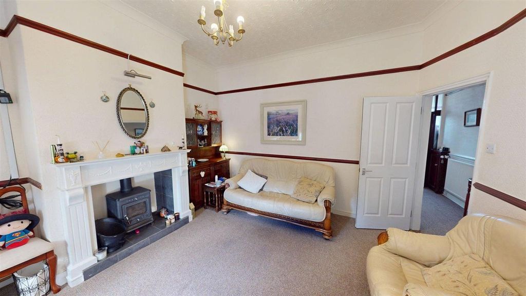 Property photo 2 of 17 Lounge