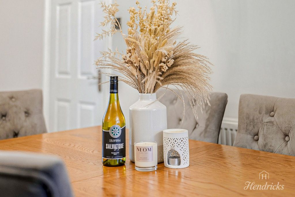 Property photo 2 of 33