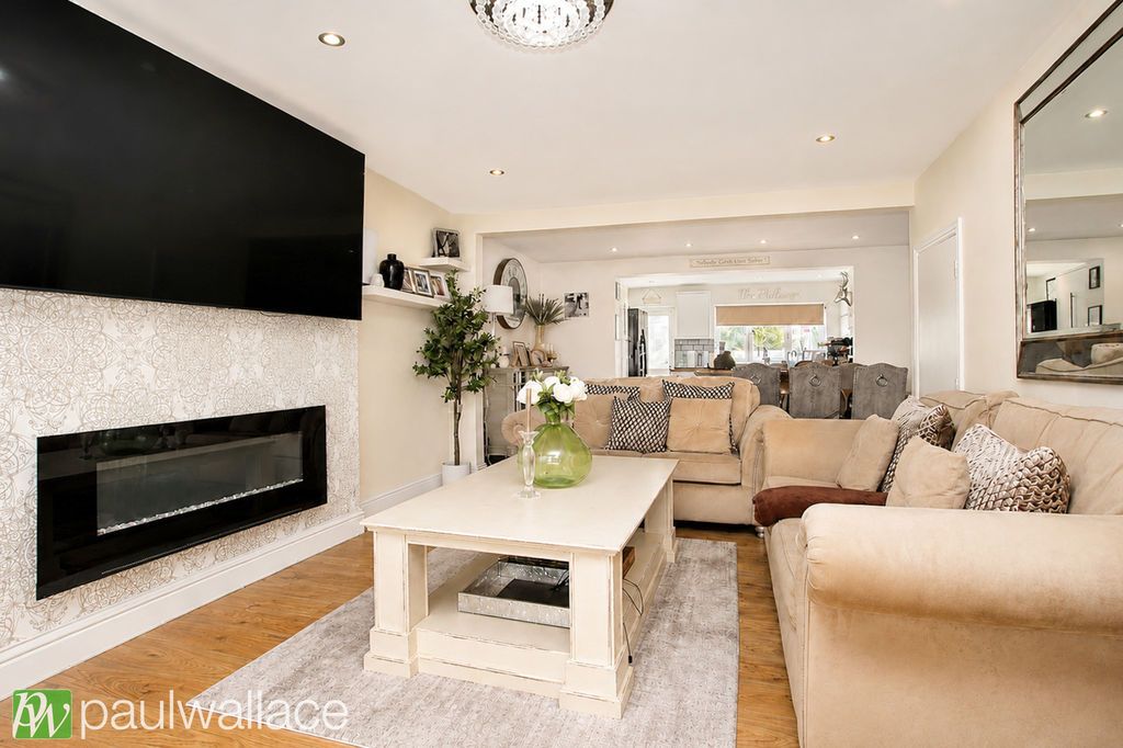 Property photo 2 of 16 Lounge