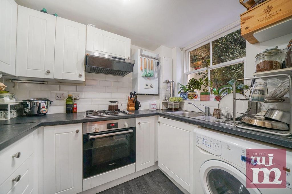 Property photo 3 of 12 Kitchen