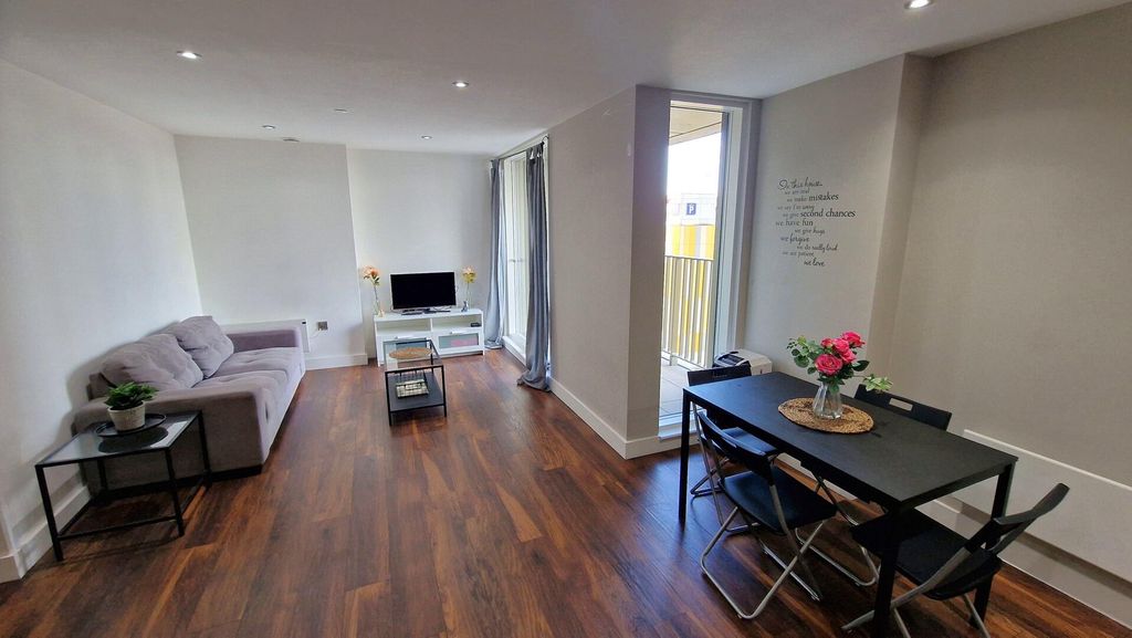 Property photo 2 of 43 Living Room