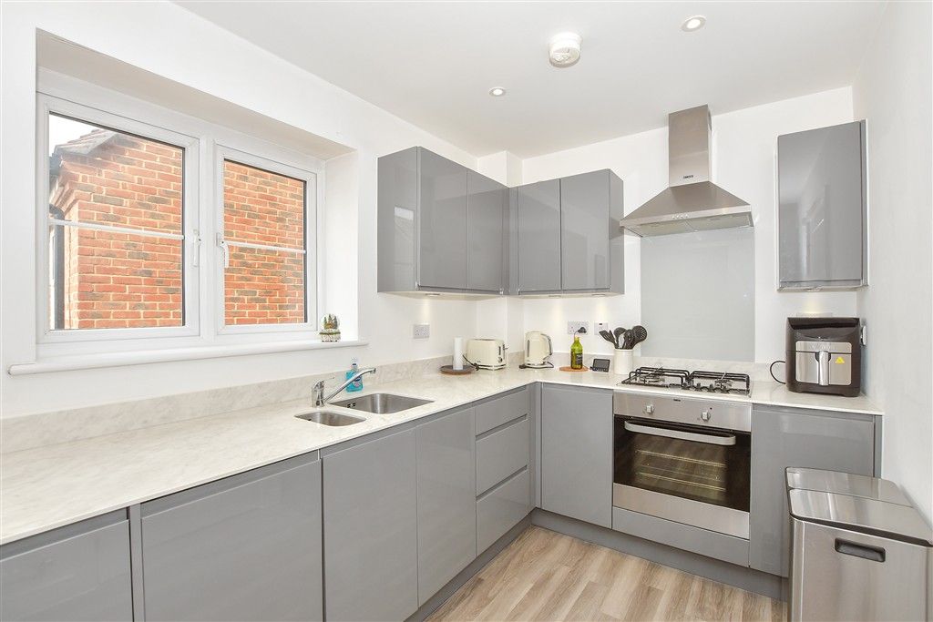 Property photo 3 of 9 Kitchen