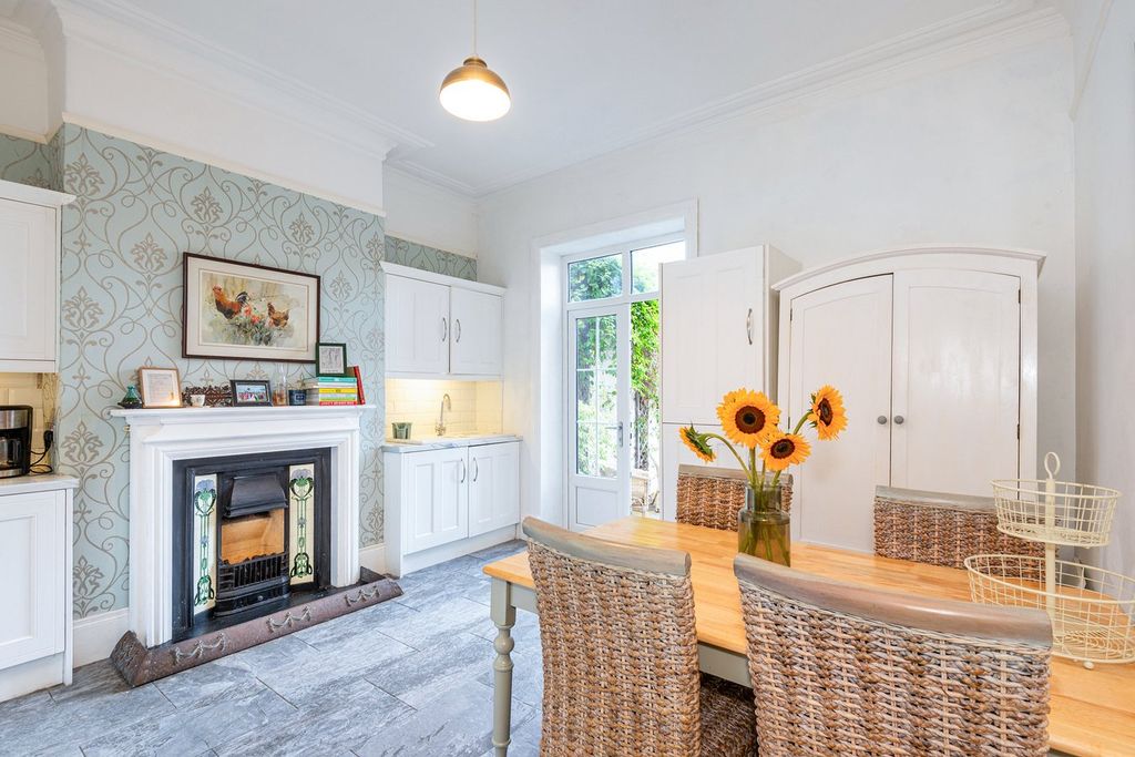Property photo 3 of 21 Dining Kitchen