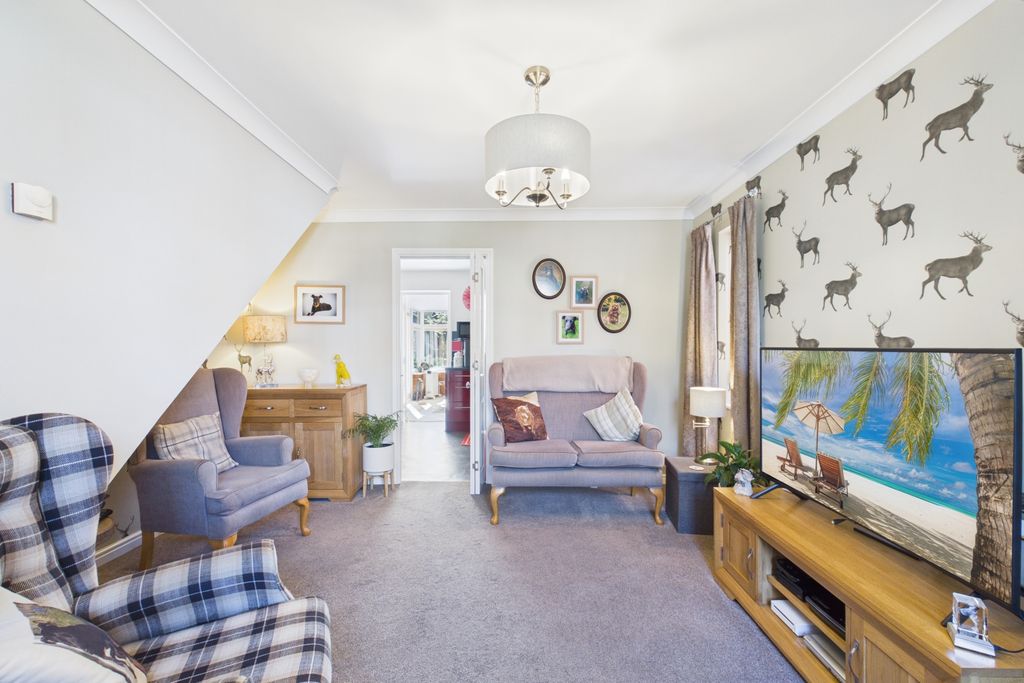 Property photo 3 of 18 Cam02279G0-Pr0070-Still003