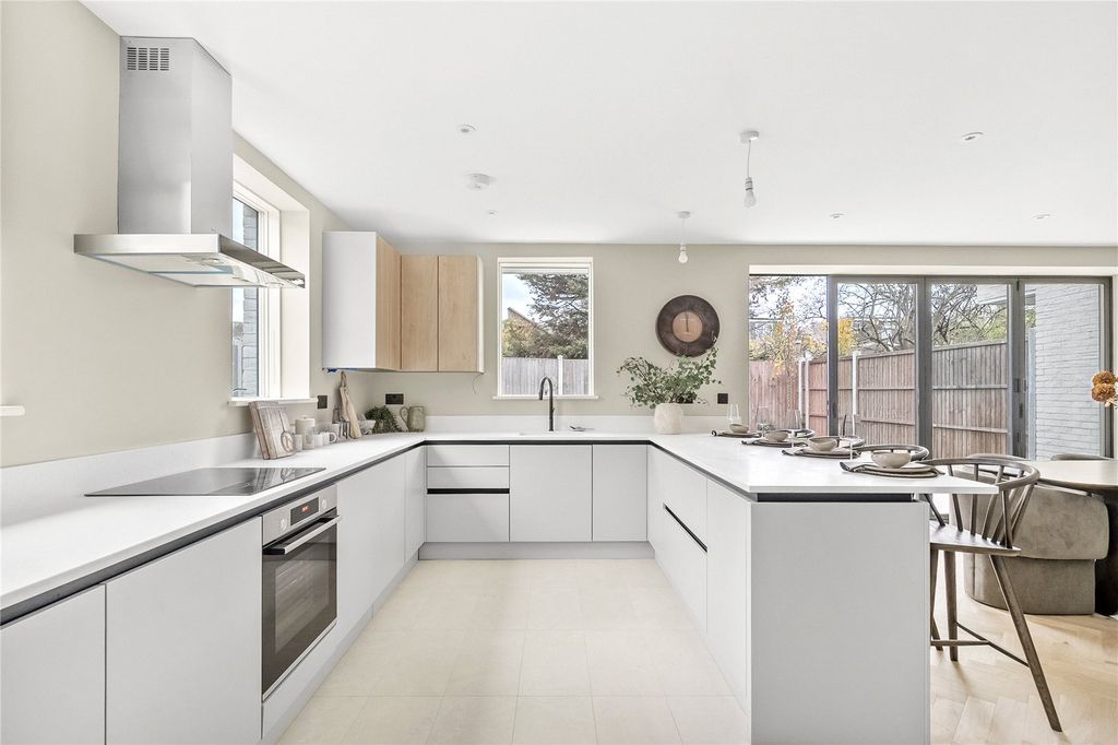 Property photo 2 of 17 Picture No. 12