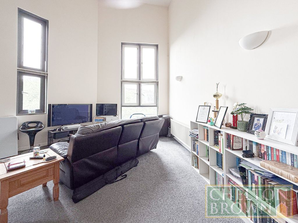 Property photo 3 of 14 Living Area