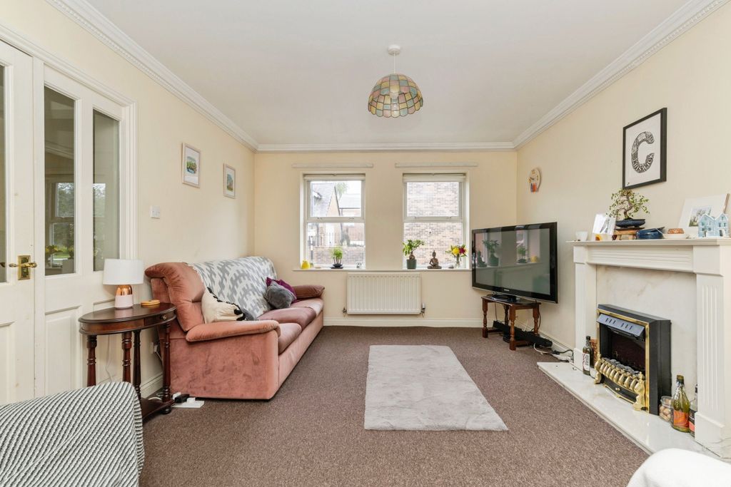 Property photo 3 of 13