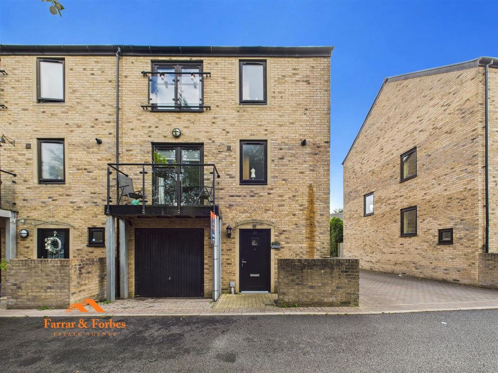 Property photo 1 of 28 Cam03956G0-Pr0138-Still030.Jpg