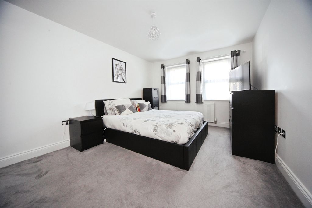 Property photo 3 of 12