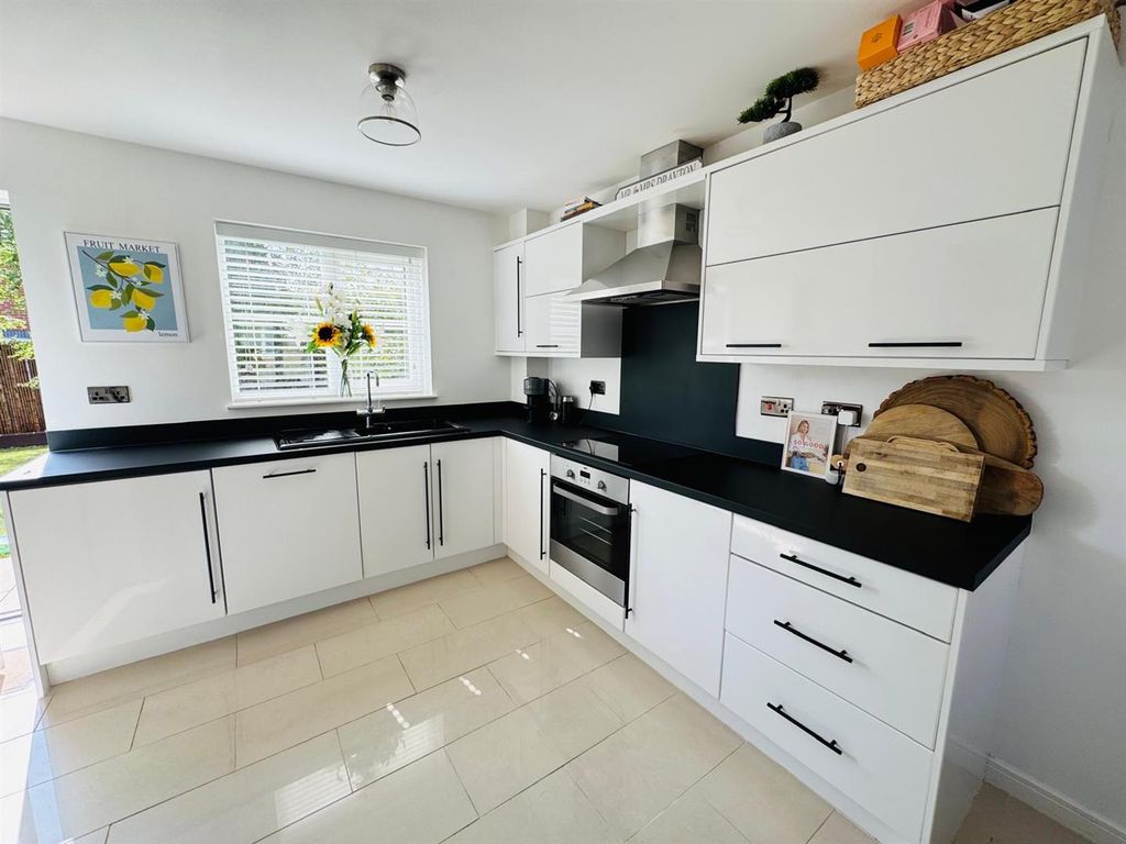 Property photo 2 of 17 Kitchen Diner